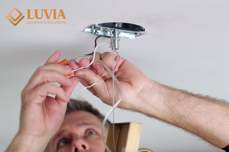 Cách lắp đèn chùm đúng kỹ thuật, đảm bảo an toàn tuyệt đối 3 Cách lắp đèn chùm