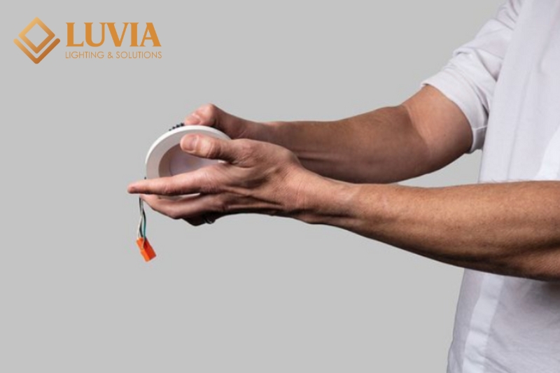 Đèn sự cố âm trần: Giải pháp chiếu sáng an toàn mọi tình huống 6 Đèn sự cố âm trần