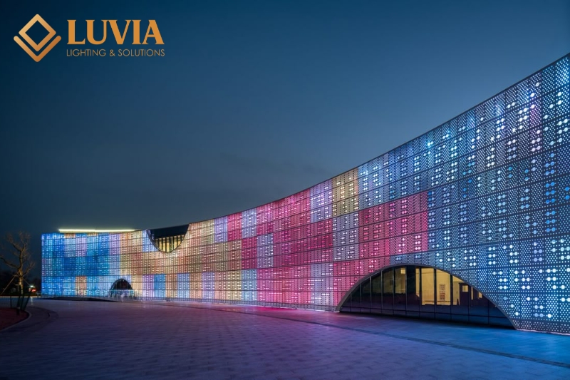 Thiết Kế Chiếu Sáng Mặt Dựng: Kỹ Thuật Wash/Graze & Giải Pháp Media Façade 4 Thiết Kế Chiếu Sáng Mặt Dựng