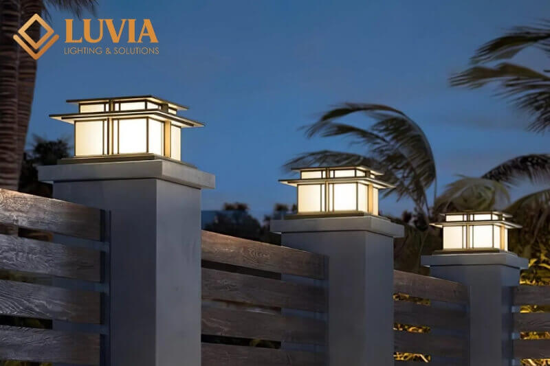 Đèn trang trí cột ngoài trời