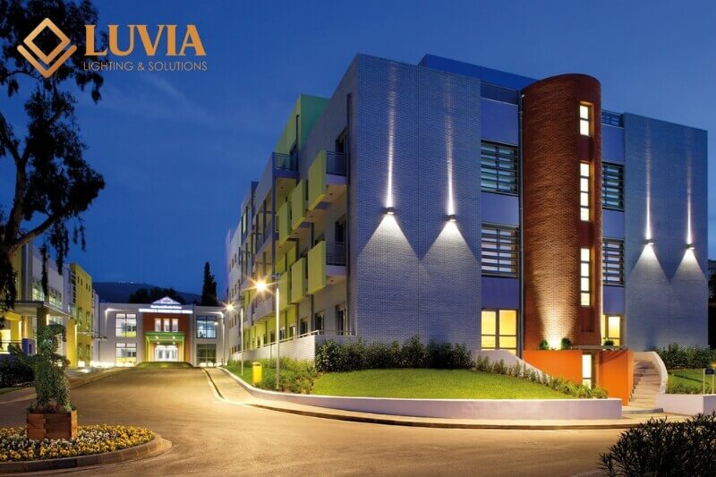 Đèn trang trí ngoài nhà