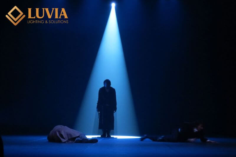 Đèn chiếu sáng sân khấu