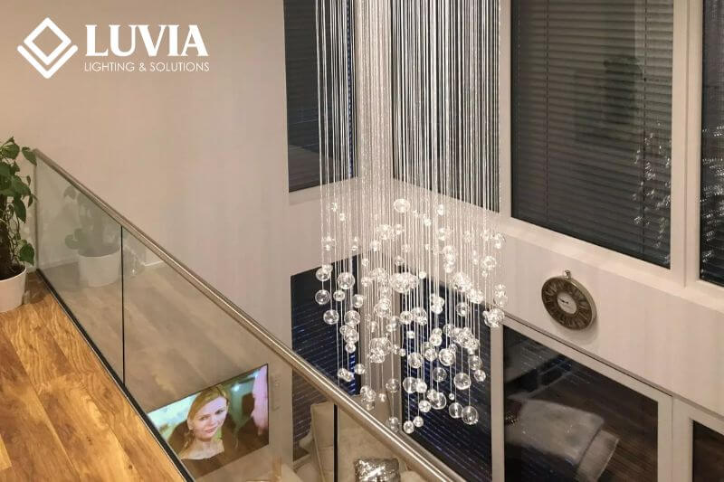 Đèn chùm thả thông tầng