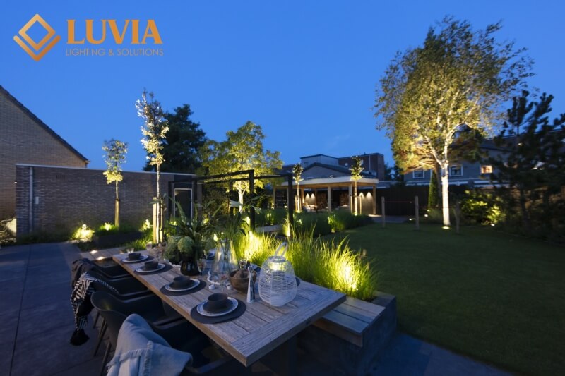 Mẫu đèn chiếu sáng sân vườn